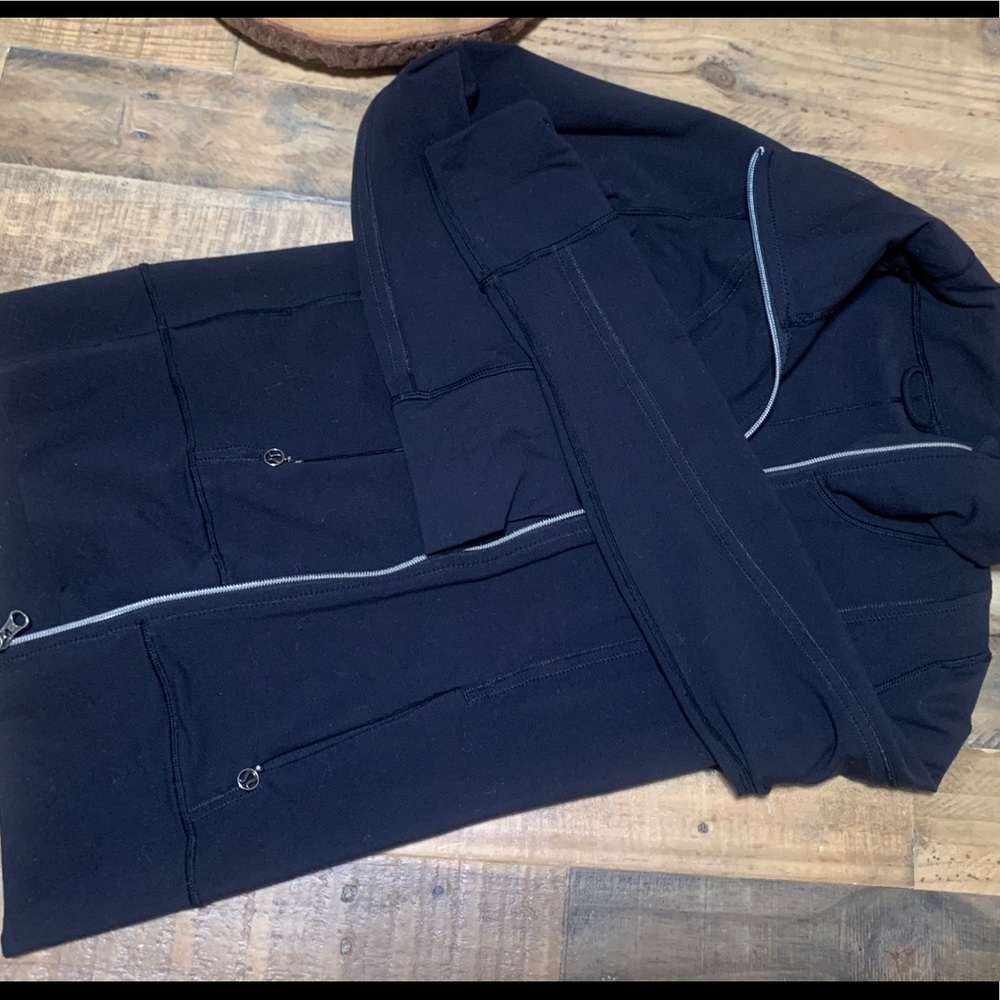 Lululemon Full Zip Jacket w/ zipper pockets - Picture 2 of 4